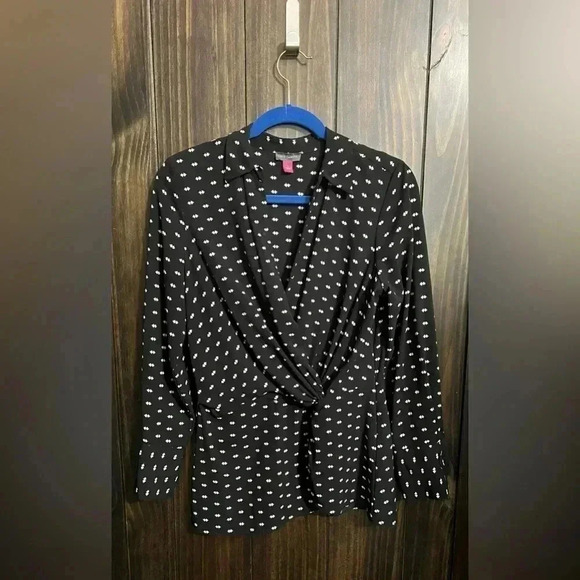 Vince Camuto Ladies' Long Sleeve V-Neck Top Blouse Black and White-Size: Small - Picture 2 of 7